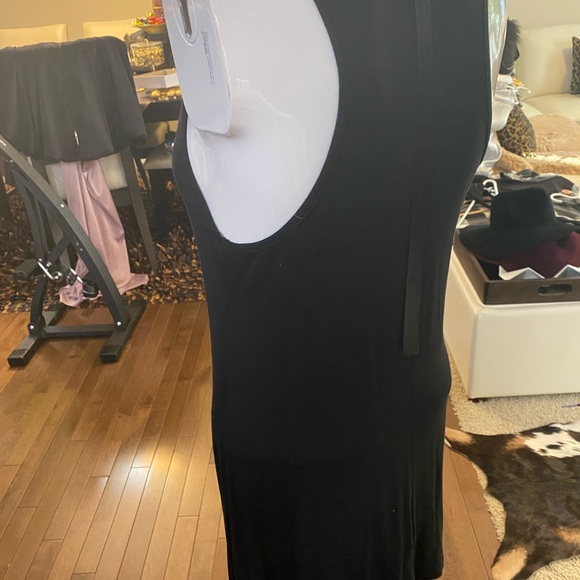 Black  top with jewellery - Picture 4 of 4